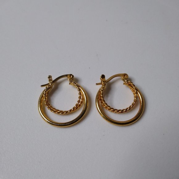 Vintage Metal Small Hoop Earrings - Picture 2 of 12